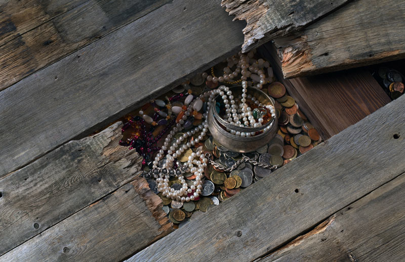 Luxurious jewels found under the floor